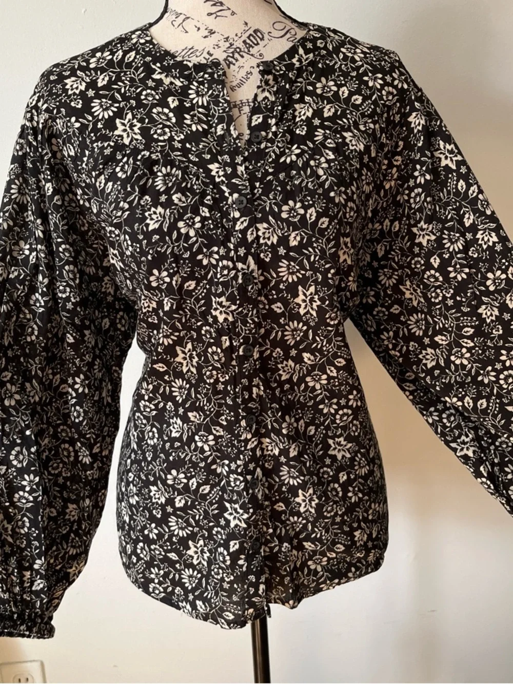 Witchy fairy whimsigoth Black and White Floral Long-Sleeve Blouse Women’s M
